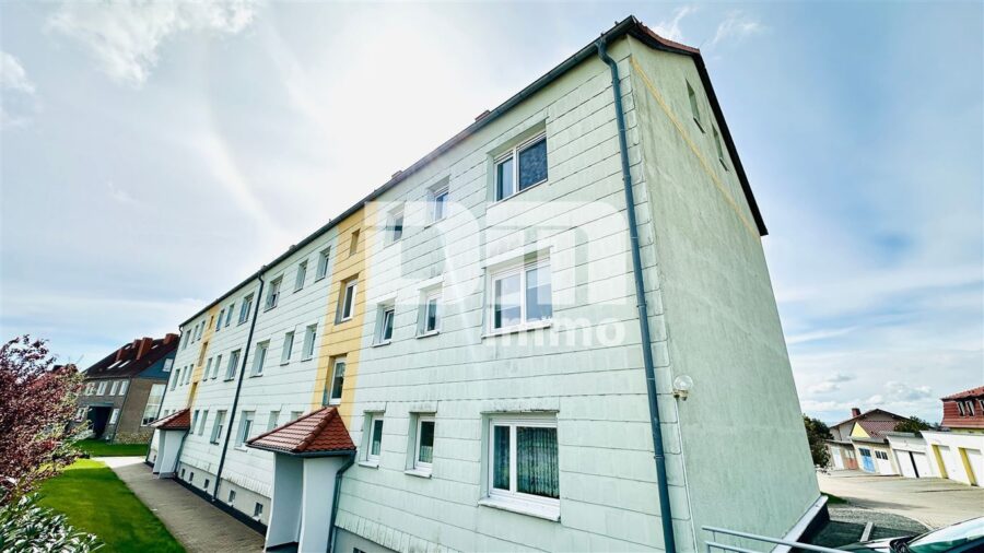 Schöne modernisierte 4 Zimmer Wohnung mit Balkon und Garage - Seitenansicht